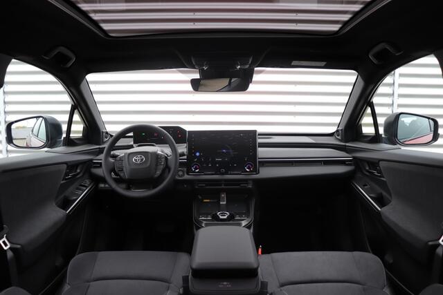 Toyota C-HR Executive AWD 77 kWh, Inruilpremie ¤2.000,-, 22kW AC, BSM, JBL, PANO, Bi-Tone, 360 graden camera!