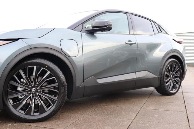 Toyota C-HR Executive AWD 77 kWh, Inruilpremie ¤2.000,-, 22kW AC, Licht Grijs interior, BSM, JBL, Bi-Tone, PANO, 360 graden camera!