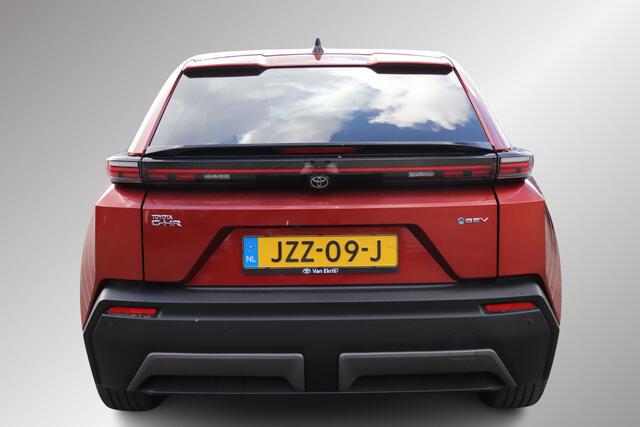 Toyota C-HR First Edition 77 kWh Demovoordeel!, 607 (WLTP), Elec. Achterklep, Sensoren, Camera!