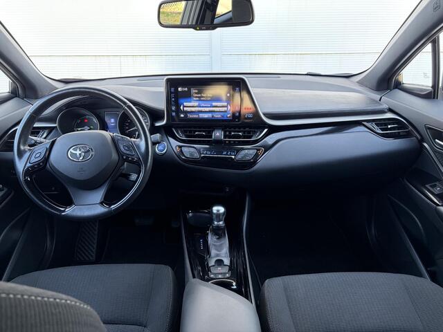 Toyota C-HR 1.8 Hybrid Style / Trekhaak ( 725 kg ) / Dealer onderhouden / Airco (automatisch) / Cruise control adaptief /