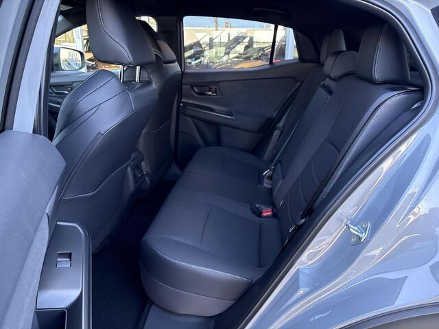 Toyota C-HR First Edition 77 kWh **MANHATTAN GREY/ 20 INCH VELGEN/ ELEKTRISCH**