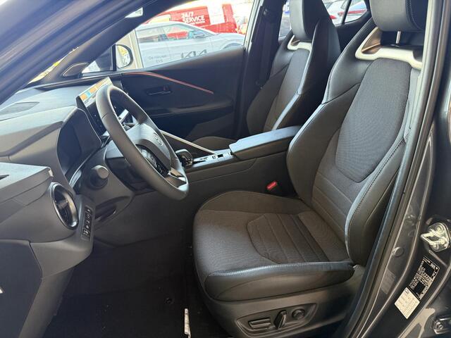 Toyota C-HR 2.0 Plug-in Hybrid 220 Executive NL Auto, 5881KM, BTW Auto, PHEV, ex demo korting !