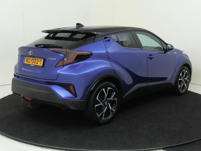 Toyota C-HR 1.8 Hybrid Bi-Tone Plus | airco automatisch | cruise control adaptief | dodehoek detectie | LED koplampen | lichtmetalen velgen 18" | navigatiesysteem full map | voorstoelen verwarmd |