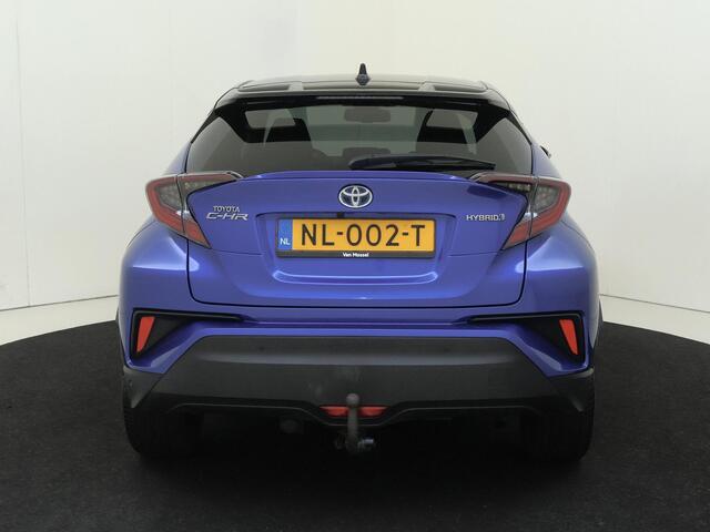 Toyota C-HR 1.8 Hybrid Bi-Tone Plus | airco automatisch | cruise control adaptief | dodehoek detectie | LED koplampen | lichtmetalen velgen 18" | navigatiesysteem full map | voorstoelen verwarmd |