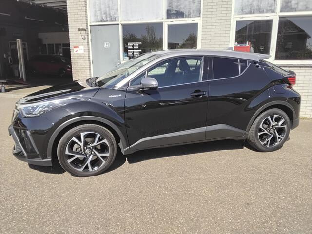 Toyota C-HR 2.0 Hybrid First Edition two tone