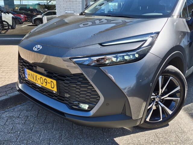 Toyota C-HR 2.0 PHEV 220 First Edition | Navi | Sensoren v/a | Dodehoek |