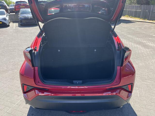 Toyota C-HR 1.8 Hybrid Style | Navigatie | Apple CarPlay/Android auto | Achteruitrijcamera | Stoel en stuurverwarming