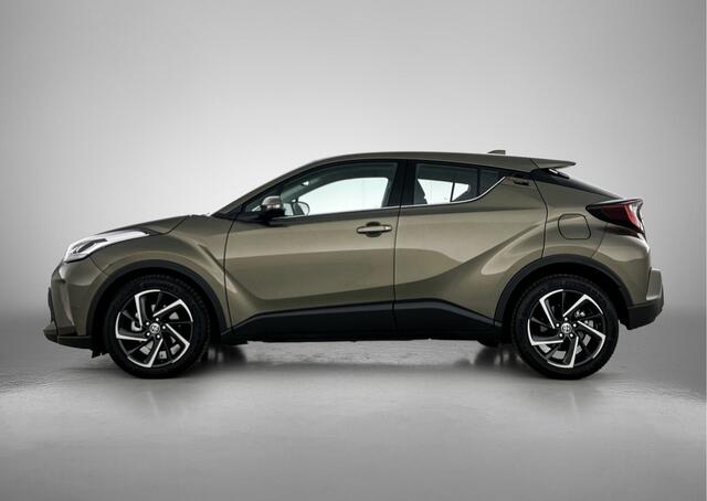 Toyota C-HR 1.8 Hybrid Dynamic | 1e Eigenaar | Unieke kleur | Navigatie | Facelift Model | Camera | Onderweg-naar-dealer