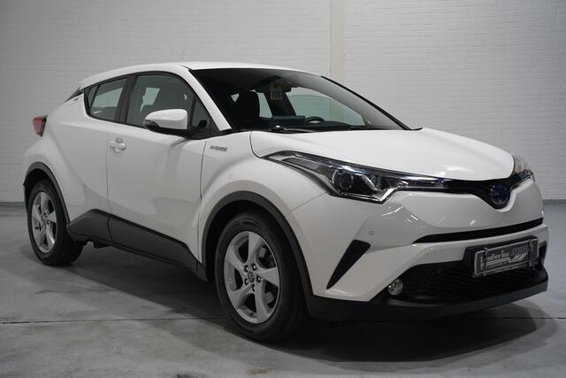 Toyota C-HR 1.8 Hybrid Active navigatie 1e eigen. cruise-controle 17"-lmv drivers-assist PDC v+a ECC camera bleutooth DAB stuurbediening stoelverwarming