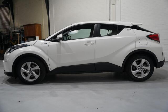 Toyota C-HR 1.8 Hybrid Active navigatie 1e eigen. cruise-controle 17"-lmv drivers-assist PDC v+a ECC camera bleutooth DAB stuurbediening stoelverwarming