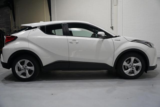 Toyota C-HR 1.8 Hybrid Active navigatie 1e eigen. cruise-controle 17"-lmv drivers-assist PDC v+a ECC camera bleutooth DAB stuurbediening stoelverwarming