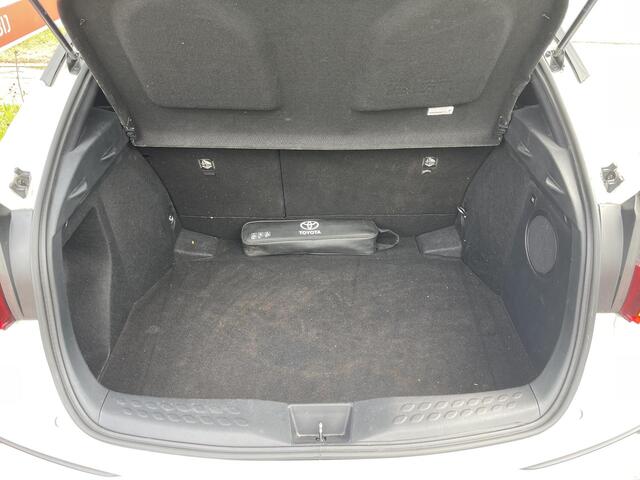 Toyota C-HR 1.8 Hybrid Dynamic 18''/Keyless/Camera/Adaptieve cruise/Dodehoek/Climate/DAB/Stoelverwarming/Navigatie