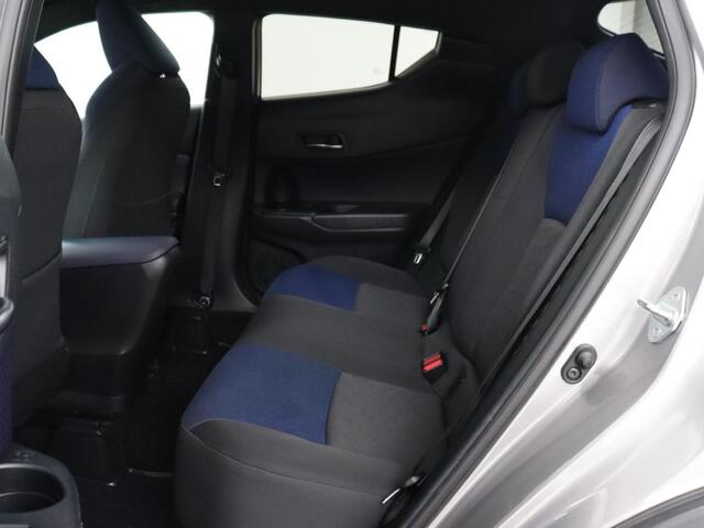 Toyota C-HR 1.2 Bi-Tone | Stoelverwarming | Adaptive cruise | Trekhaak | Camera | Climate control | Parkeerhulp | Bluetooth | Getint glas