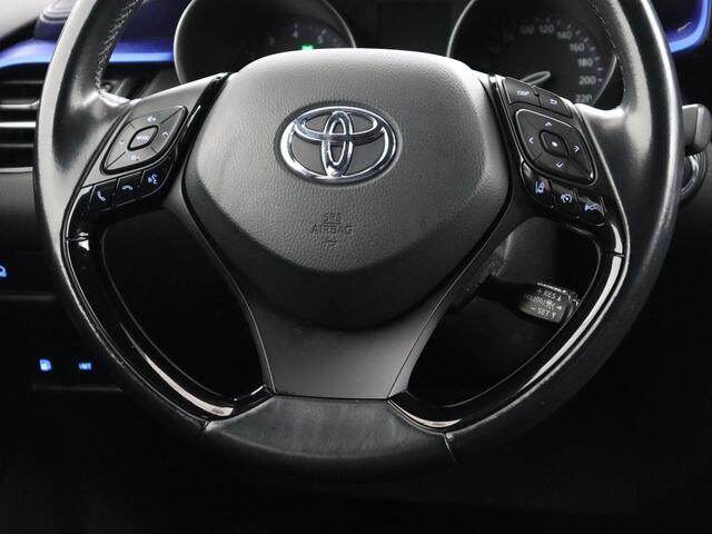 Toyota C-HR 1.2 Bi-Tone | Stoelverwarming | Adaptive cruise | Trekhaak | Camera | Climate control | Parkeerhulp | Bluetooth | Getint glas