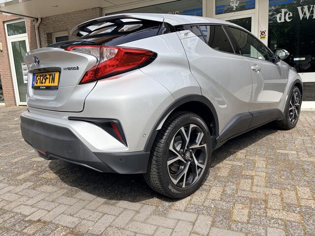 Toyota C-HR 1.8 Hybrid Style Verw. voorstoelen/Cuisecontr. adapief/Keyless entry+Start/Dodehoek detectie/Autom. Airco/Parkeer Assistent+Sensoren V+A/Navi Full map/Audio instal. Premium