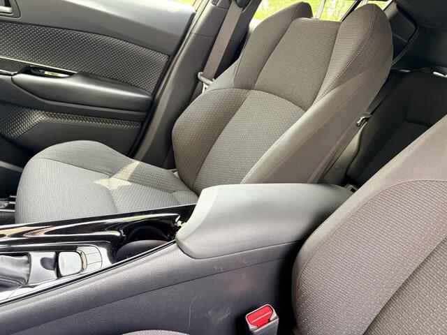 Toyota C-HR 1.8 Hybrid Style Verw. voorstoelen/Cuisecontr. adapief/Keyless entry+Start/Dodehoek detectie/Autom. Airco/Parkeer Assistent+Sensoren V+A/Navi Full map/Audio instal. Premium