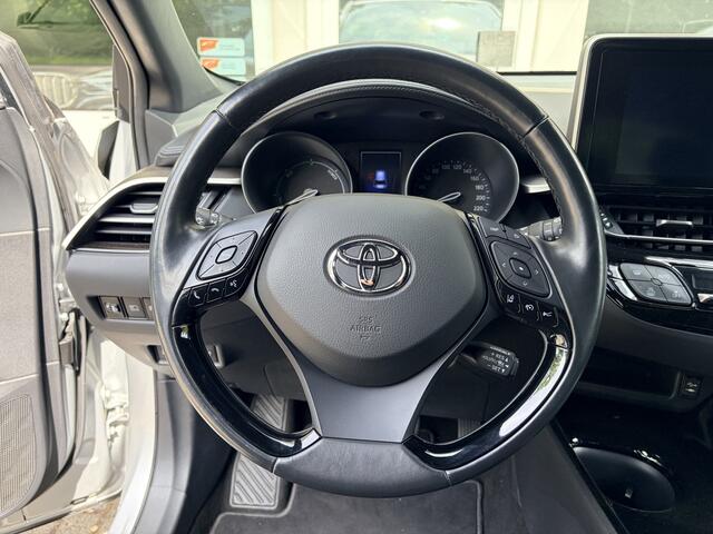 Toyota C-HR 1.8 Hybrid Style Verw. voorstoelen/Cuisecontr. adapief/Keyless entry+Start/Dodehoek detectie/Autom. Airco/Parkeer Assistent+Sensoren V+A/Navi Full map/Audio instal. Premium