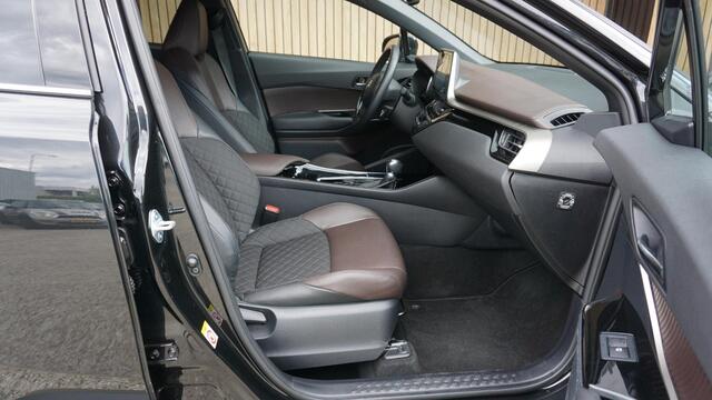 Toyota C-HR 1.8 122pk Hybrid Executive H-Leder Keyless LED 17inch LM Stoel & Stuur V.W. Navi A-Camera 52777km!