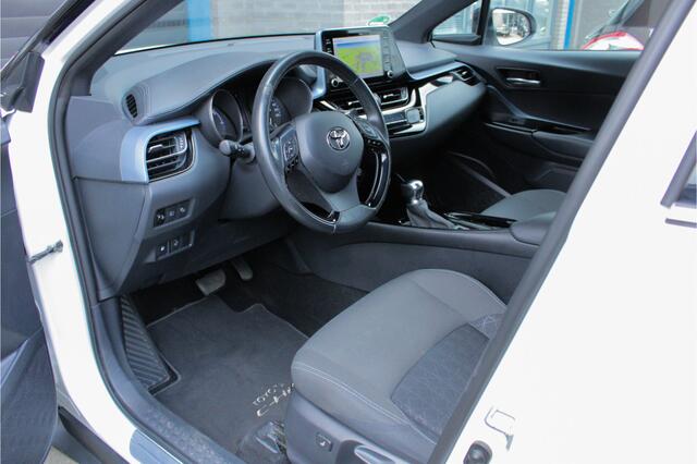 Toyota C-HR 1.8 Hybrid Style |stoelverwarming|parkeersensoren|Apple/Android|navigatie|