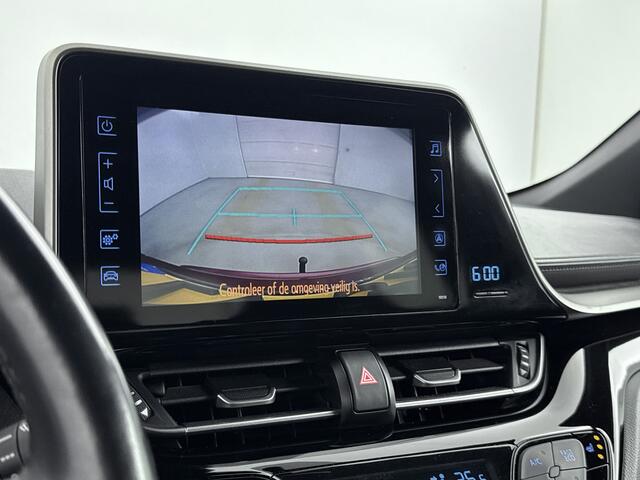 Toyota C-HR 1.8 Hybrid Style Bi-Tone Limited | Trekhaak | Stoelverwarming | Navigatie | Blind Spot |