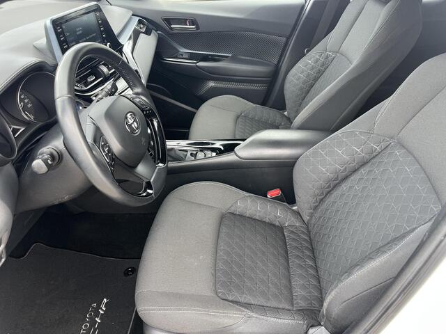 Toyota C-HR 1.8 Hybrid Dynamic | Carplay | Dode hoek waarschuwing | Parkeersensoren | 18 inch LM-velgen |