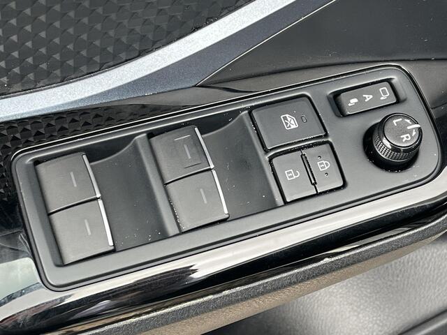 Toyota C-HR 1.8 Hybrid Dynamic | Carplay | Dode hoek waarschuwing | Parkeersensoren | 18 inch LM-velgen |