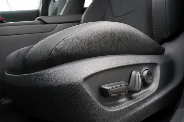 Toyota C-HR 2.0 PHEV 220 Black Edition Automaat | Apple Carplay / Android au