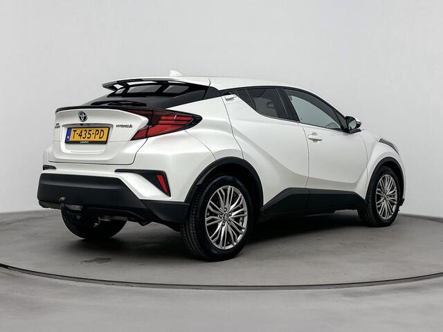 Toyota C-HR 1.8 Hybrid Executive | Trekhaak | Lichtmetalen Velgen | NL-Auto | Stoelverwarming |