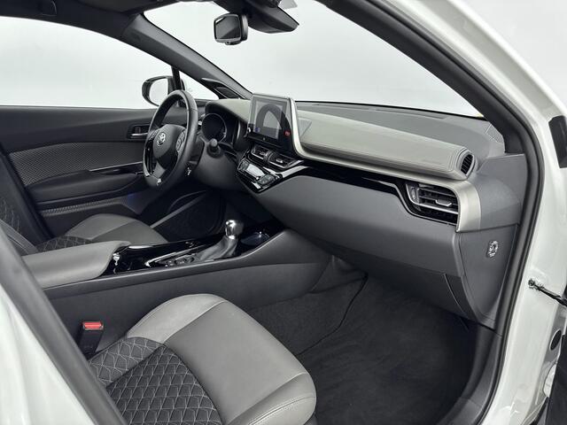 Toyota C-HR 1.8 Hybrid Executive | Trekhaak | Lichtmetalen Velgen | NL-Auto | Stoelverwarming |