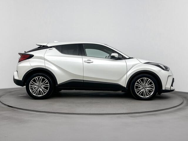 Toyota C-HR 1.8 Hybrid Executive | Trekhaak | Lichtmetalen Velgen | NL-Auto | Stoelverwarming |