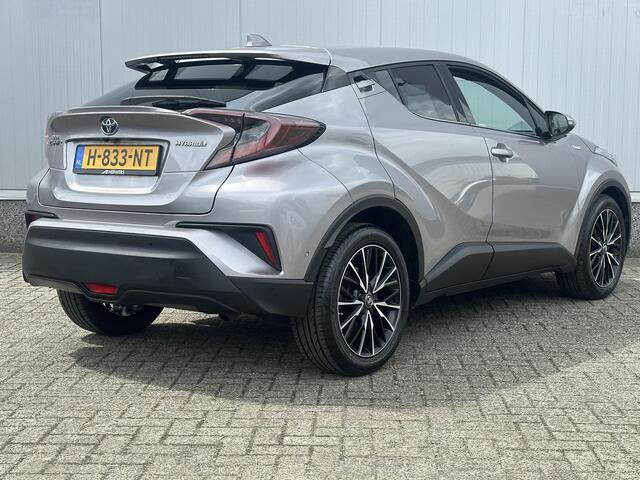 Toyota C-HR 1.8 Hybrid Executive / Navigatie / Adaptieve Cruise control / Achteruitrijcamera / Stoelverwarming /
