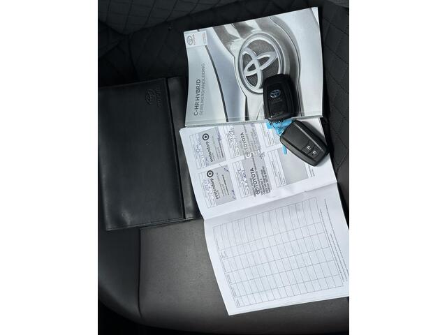 Toyota C-HR 1.8 Hybrid Executive / Navigatie / Adaptieve Cruise control / Achteruitrijcamera / Stoelverwarming /