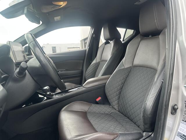Toyota C-HR 1.8 Hybrid Executive / Navigatie / Adaptieve Cruise control / Achteruitrijcamera / Stoelverwarming /