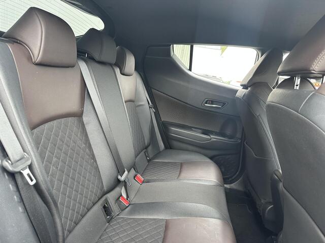 Toyota C-HR 1.8 Hybrid Executive / Navigatie / Adaptieve Cruise control / Achteruitrijcamera / Stoelverwarming /