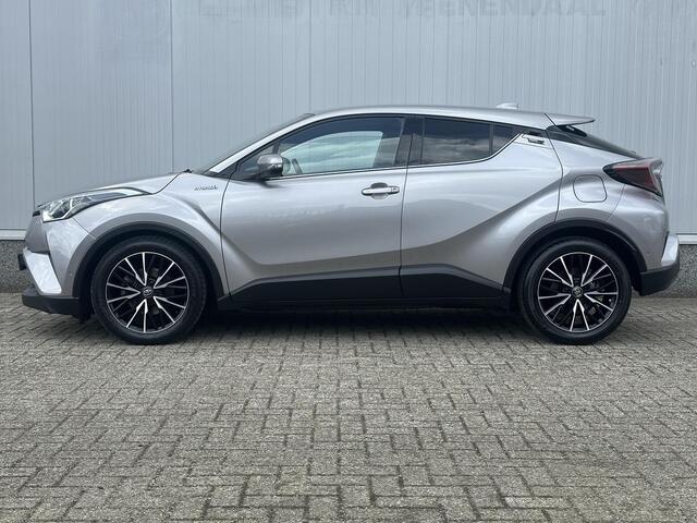 Toyota C-HR 1.8 Hybrid Executive / Navigatie / Adaptieve Cruise control / Achteruitrijcamera / Stoelverwarming /