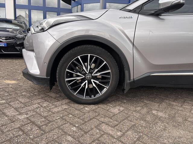 Toyota C-HR 1.8 Hybrid Executive Adaptieve Cruise Control, Navigatie, Achteruitrij Camera, Dodehoek herkenning, 18 INCH, Parkeersensoren voor en achter, Privacy Glass.