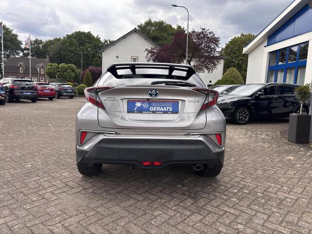 Toyota C-HR 1.8 Hybrid Executive Adaptieve Cruise Control, Navigatie, Achteruitrij Camera, Dodehoek herkenning, 18 INCH, Parkeersensoren voor en achter, Privacy Glass.