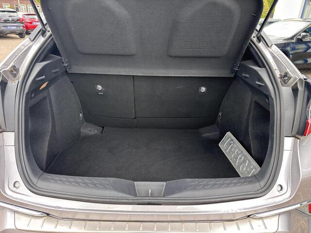 Toyota C-HR 1.8 Hybrid Executive Adaptieve Cruise Control, Navigatie, Achteruitrij Camera, Dodehoek herkenning, 18 INCH, Parkeersensoren voor en achter, Privacy Glass.