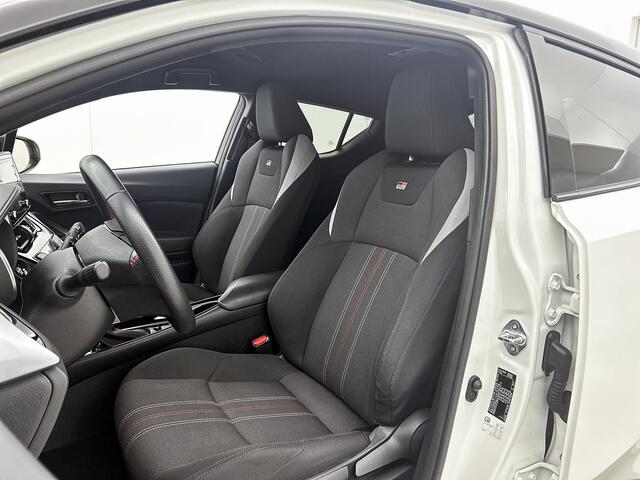 Toyota C-HR 1.8 Hybrid GR-Sport | BTW Voertuig | Dodehoekdetectie | LED verlichting Adaptive | Stoelverwarming | Sensoren V+A met Assistent | Apple CarPlay/Android Auto | Cruise Control Adaptive | Onderweg-naar-dealer