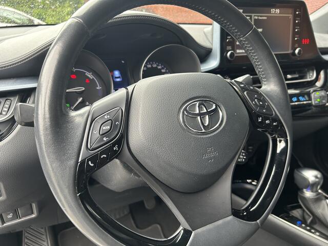 Toyota C-HR 1.8 Hybrid Dynamic 53000KM!! Dealer Auto!! // FULL LED // APPLE CARPLAY / ANDROID AUTO // ADAPTIVE CRUISE // CAMERA // PDC V+A // KEYLESS