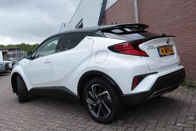 Toyota C-HR 2.0 Hybrid Bi-Tone, JBL Audio, Blindspot, Stoelverwarming, Navi, Achteruitrij camera, automatische inklapbare zij spiegels