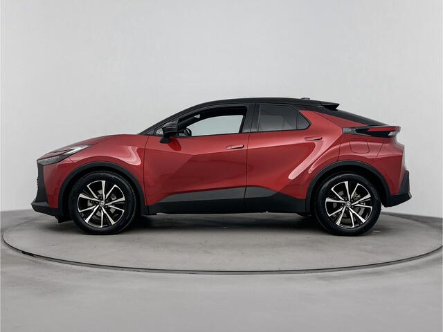 Toyota C-HR 1.8 Hybrid 140 First Edition | 360 camera | Dodehoek detectie | LED voor Adaptief | Elektrische achterklep | Parkeersensoren voor+achter en Assistent | Cruise control adaptive | Apple CarPlay/Android Auto | Navigatie | Onderweg-naar-dealer
