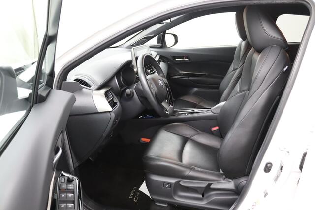 Toyota C-HR 1.8 Hybrid Style | Lederen Bekleding | Trekhaak | JBL Audio | Led Verlichting | Keyless Entry | Navigatie |