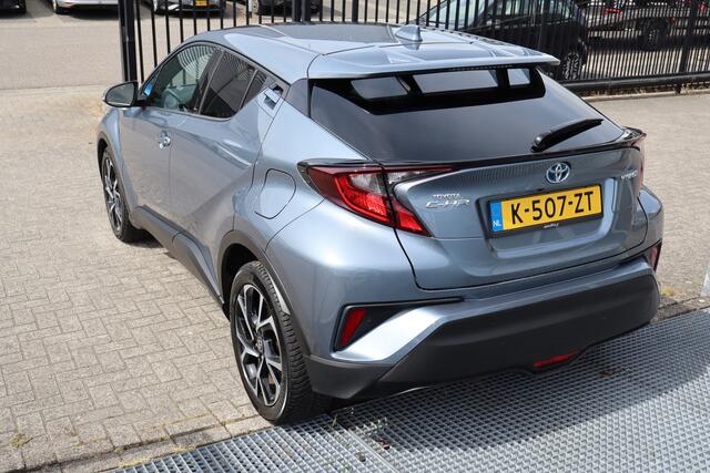 Toyota C-HR 1.8 Hybrid Business Plus Stoelverwarming/Achteruitrijcamera/JBL Audio/Navigatie/DAB/Bluetooth/Climate control/18 inch Licht metaal 2E PINKSTERDAG GEOPEND VAN 12:00 TOT 17:00 (ROTTERDAM&HELLEVOETSLUIS)