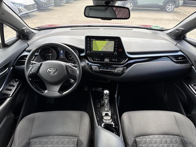Toyota C-HR 1.8 Hybrid First Edition **TWEEDE PINKSTERDAG OPEN/ JBL AUDIO/ STUURVERWARMING/ DODEHOEK DETECTIE**