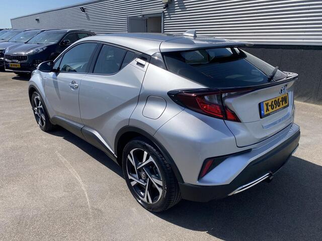 Toyota C-HR 2.0 Hybrid Dynamic Trekhaak, Dodehoekdetectie, Smart Key, Parkeersensoren, Privacy glass, All-season banden, LMV, NL-auto