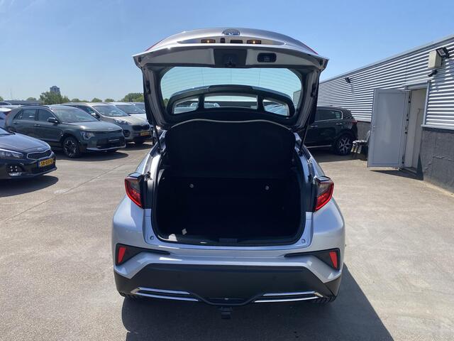Toyota C-HR 2.0 Hybrid Dynamic Trekhaak, Dodehoekdetectie, Smart Key, Parkeersensoren, Privacy glass, All-season banden, LMV, NL-auto