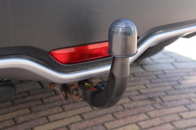 Toyota C-HR 1.8 Hybrid Bi-Tone Trekhaak | Leder | Blindspot | Stoelverwarmin