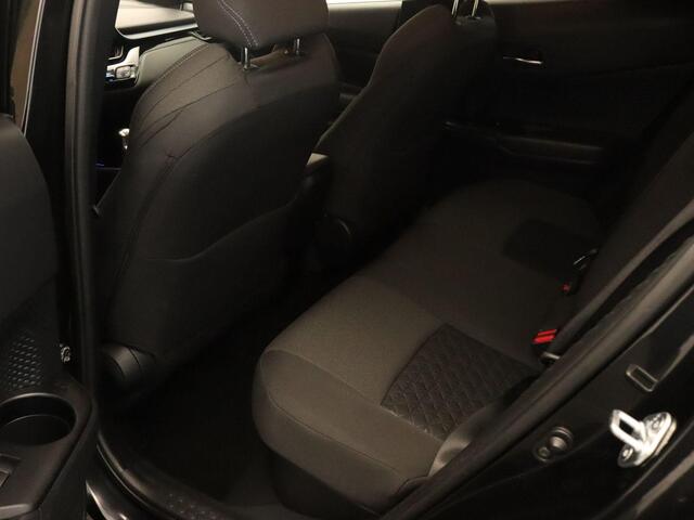 Toyota C-HR 2.0 Hybrid Dynamic - ORIGINEEL NEDERLANDSE AUTO - AFNEEMBARE 13 POLIGE TREKHAAK - TREKGEWICHT 725 KG - JBL AUDIO - TREEPLANKEN - APPLE CARPLAY/ ANDROID AUTO - VOORSTOELEN VERWARMD - PARKEERSENSOREN VOOR/ ACHTER - NAVIGATIE