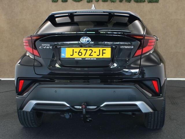 Toyota C-HR 2.0 Hybrid Dynamic - ORIGINEEL NEDERLANDSE AUTO - AFNEEMBARE 13 POLIGE TREKHAAK - TREKGEWICHT 725 KG - JBL AUDIO - TREEPLANKEN - APPLE CARPLAY/ ANDROID AUTO - VOORSTOELEN VERWARMD - PARKEERSENSOREN VOOR/ ACHTER - NAVIGATIE